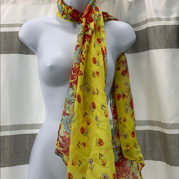 Vintage silk scarf in excellent condition - Picture 2 of 3